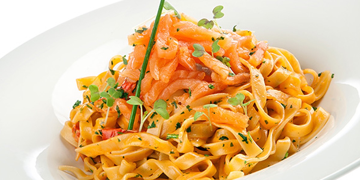 Tagliatelle al salmone e vodka