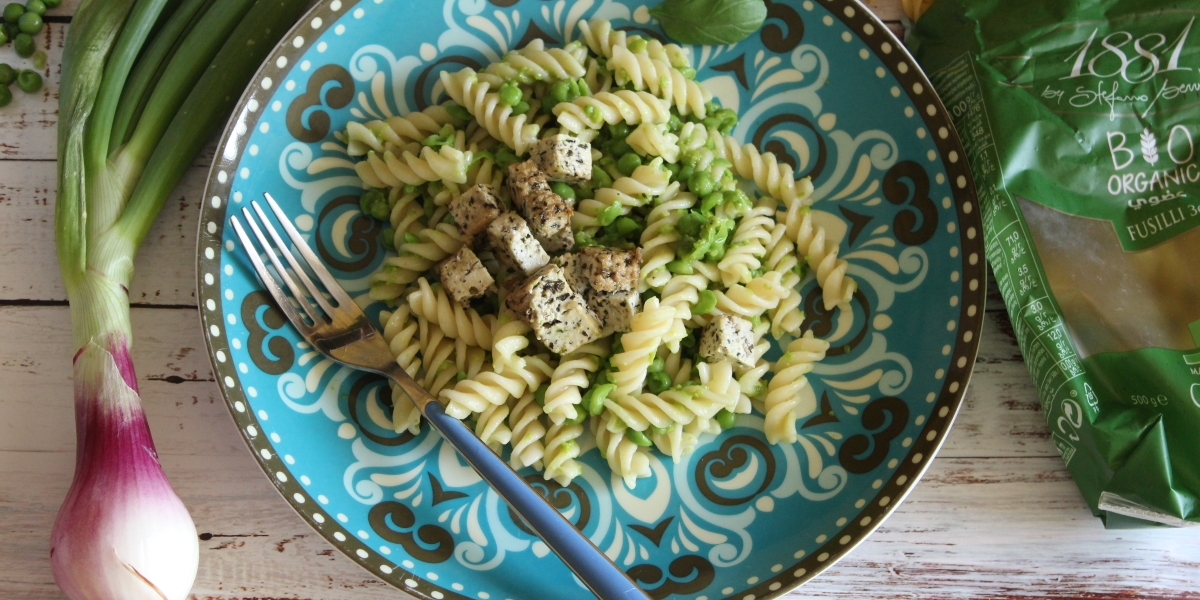 Ricetta Fusilli con Piselli, Cipollotto e Tufo Marinato