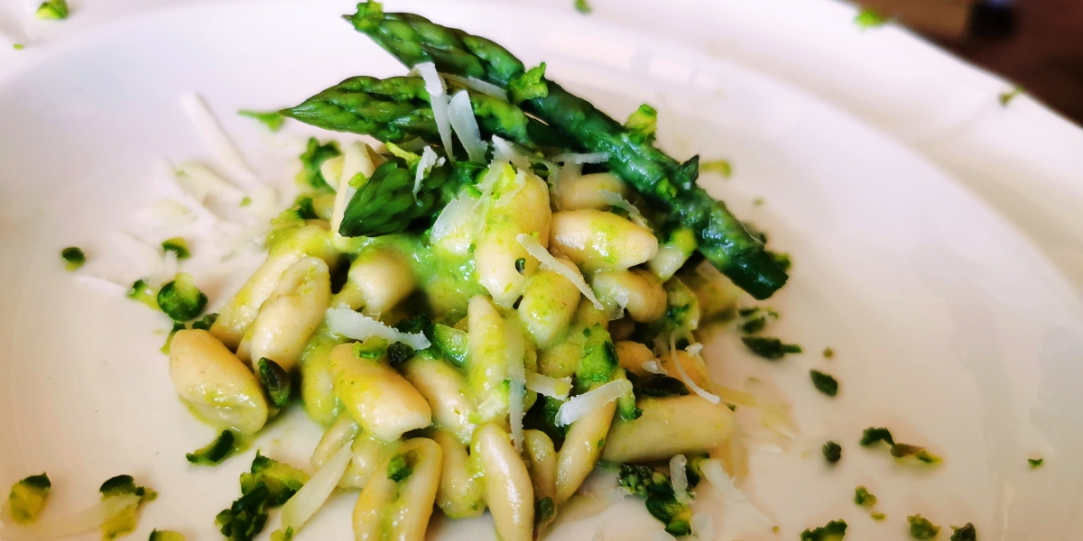 CAVATELLI IN CREMA DI PECORINO FRESCO E ASPARAGI