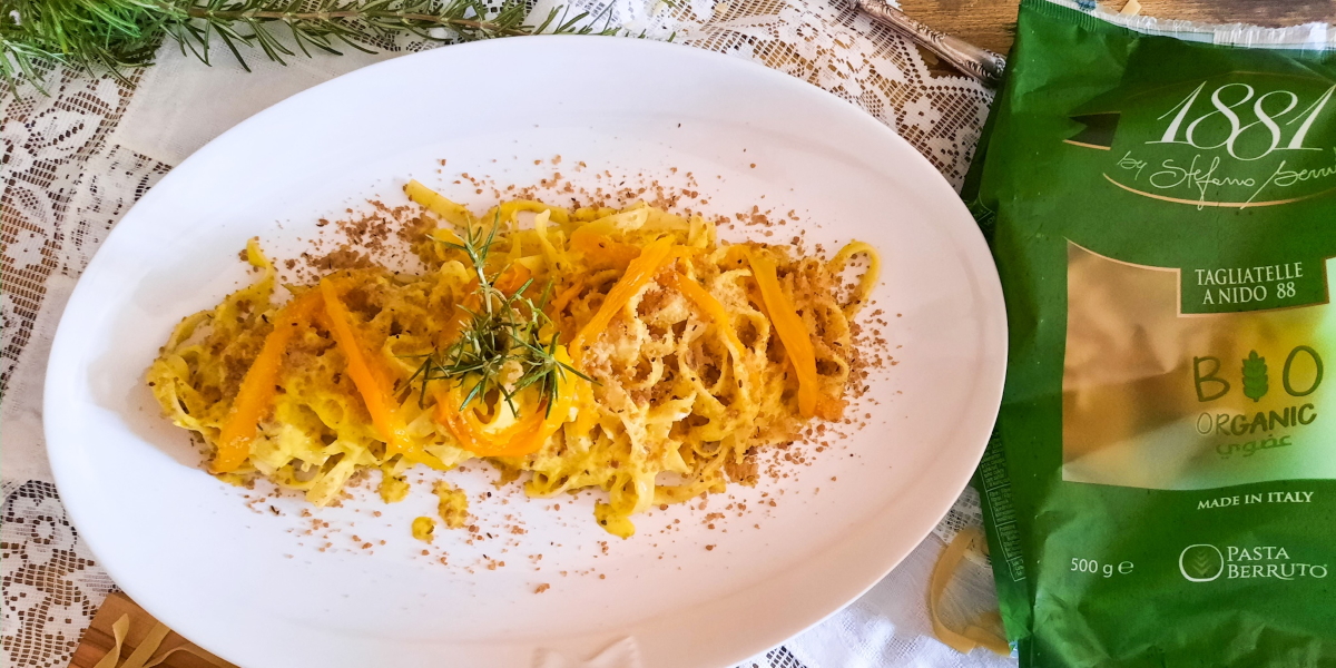 Ricetta - Tagliatelle Sorriso con crema di peperoni e polvere di salsiccia